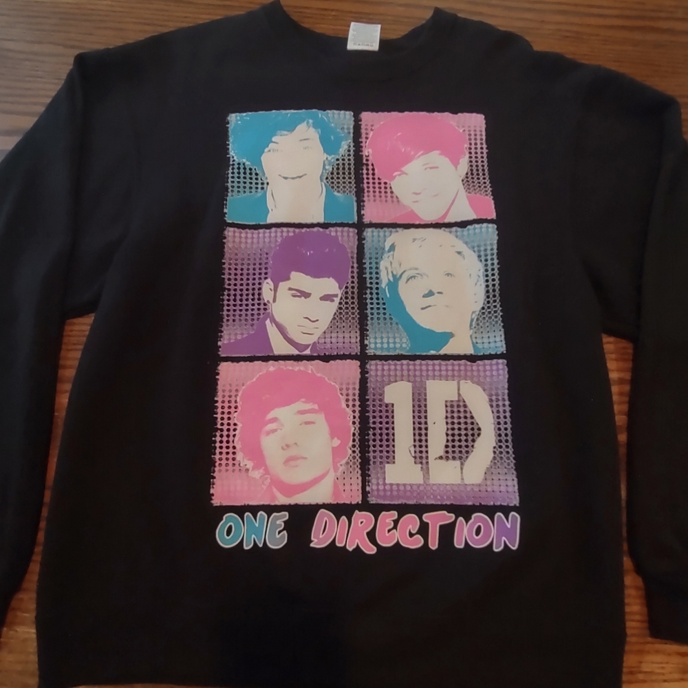 One direction up all night tour sweater,jerzees nublend tag size medium.